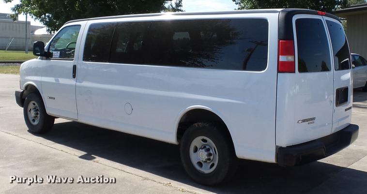 image for item K3464 2006 Chevrolet Express 3500 van