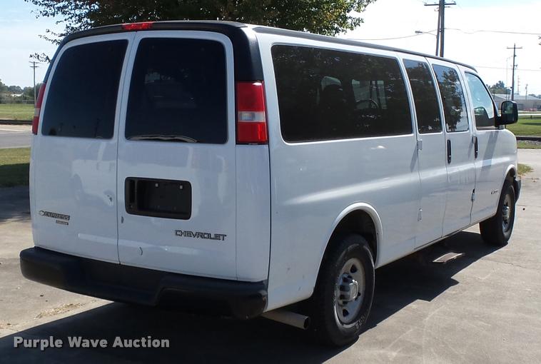 image for item K3464 2006 Chevrolet Express 3500 van