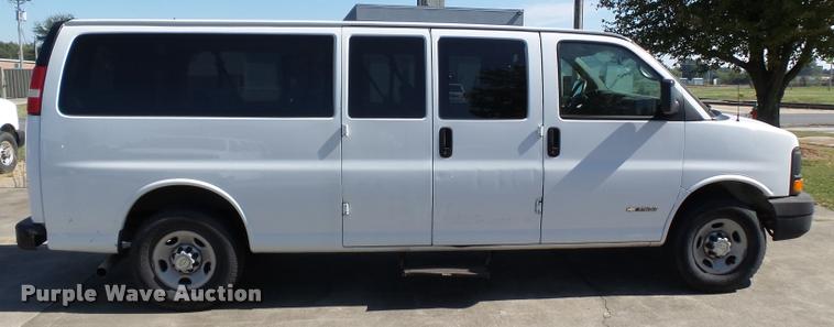 image for item K3464 2006 Chevrolet Express 3500 van