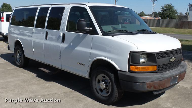 image for item K3464 2006 Chevrolet Express 3500 van