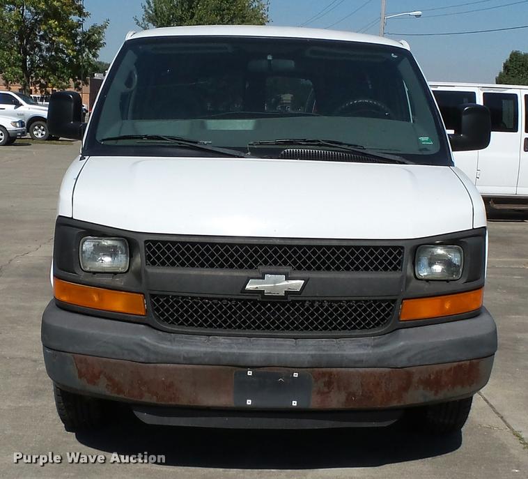 image for item K3464 2006 Chevrolet Express 3500 van