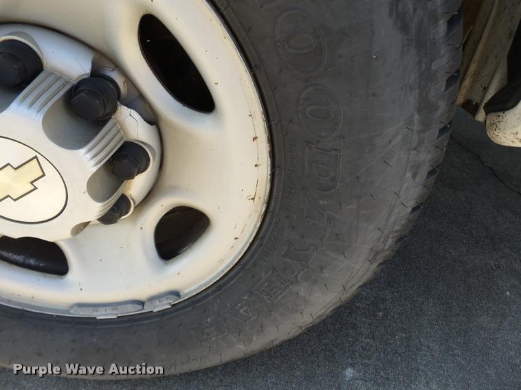 image for item K3464 2006 Chevrolet Express 3500 van