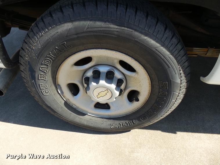 image for item K3464 2006 Chevrolet Express 3500 van