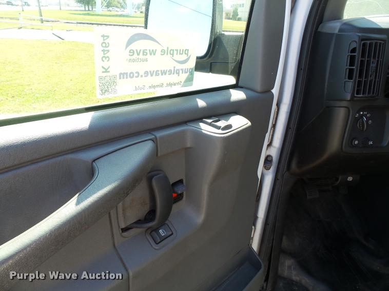 image for item K3464 2006 Chevrolet Express 3500 van