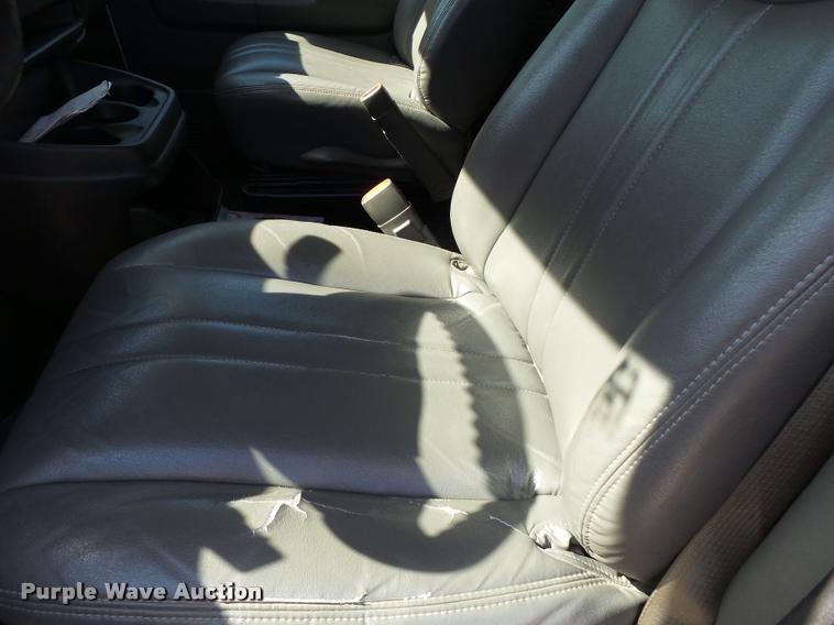 image for item K3464 2006 Chevrolet Express 3500 van