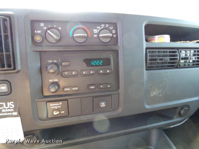 image for item K3464 2006 Chevrolet Express 3500 van