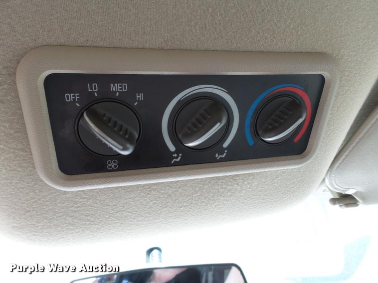 image for item K3464 2006 Chevrolet Express 3500 van