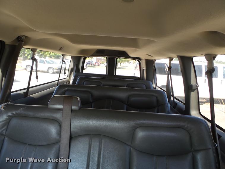 image for item K3464 2006 Chevrolet Express 3500 van