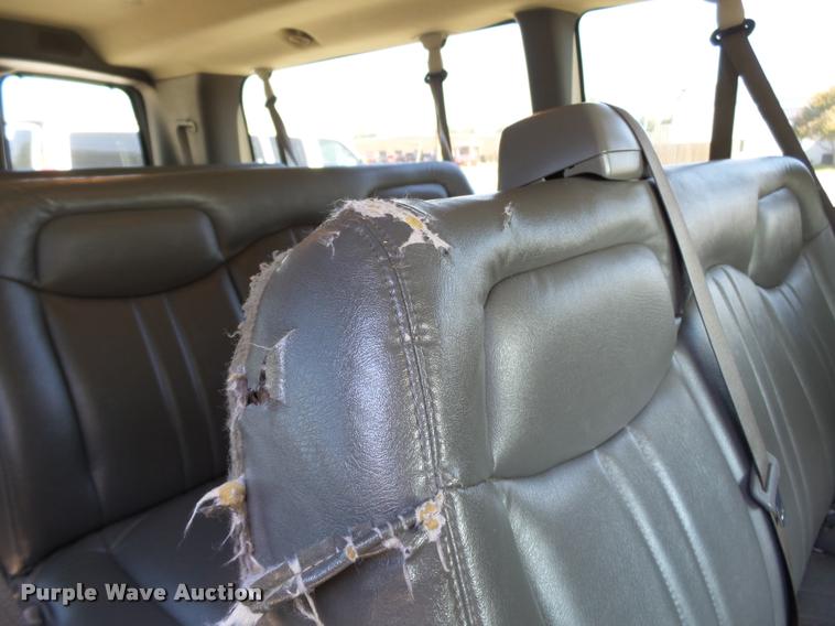 image for item K3464 2006 Chevrolet Express 3500 van