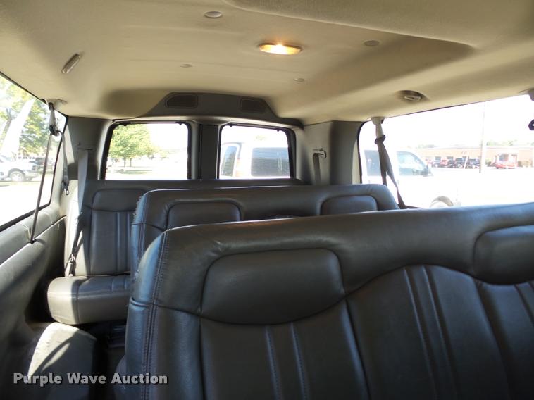 image for item K3464 2006 Chevrolet Express 3500 van