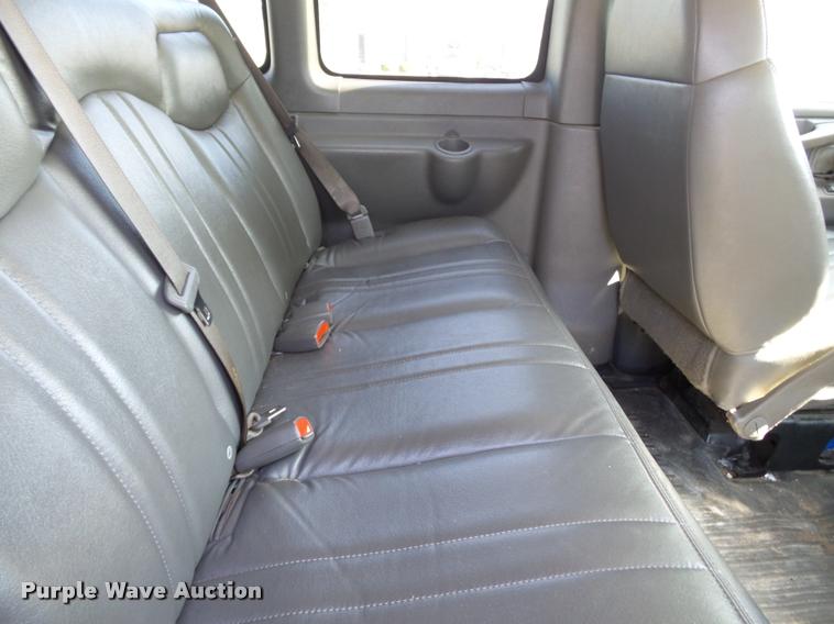 image for item K3464 2006 Chevrolet Express 3500 van