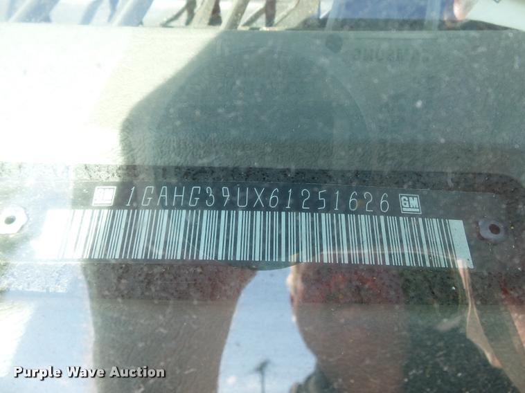 image for item K3464 2006 Chevrolet Express 3500 van