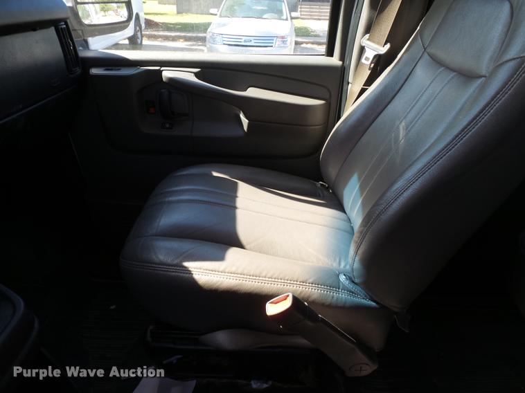 image for item K3465 2010 Chevrolet Express 3500 van