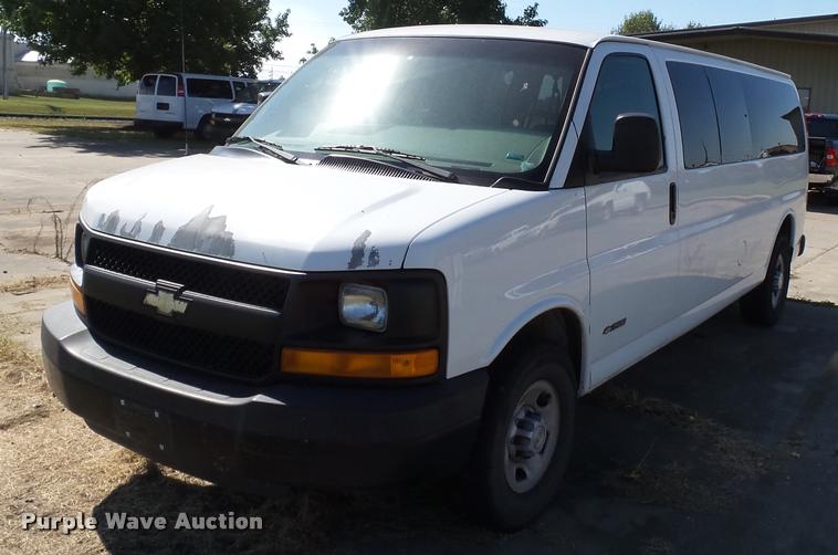 image for item K3466 2006 Chevrolet Express 3500 van