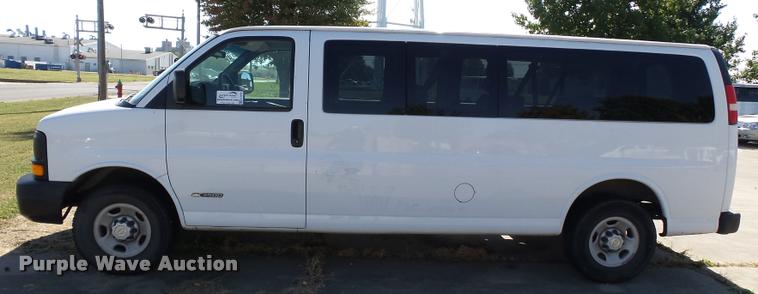 image for item K3466 2006 Chevrolet Express 3500 van