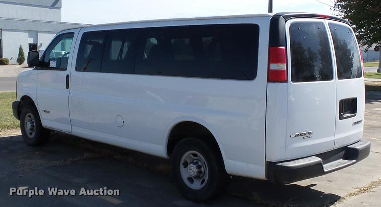 image for item K3466 2006 Chevrolet Express 3500 van