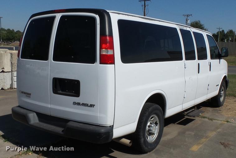 image for item K3466 2006 Chevrolet Express 3500 van