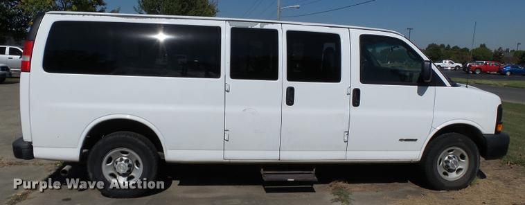 image for item K3466 2006 Chevrolet Express 3500 van