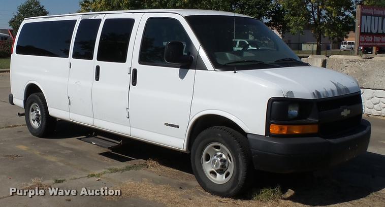 image for item K3466 2006 Chevrolet Express 3500 van