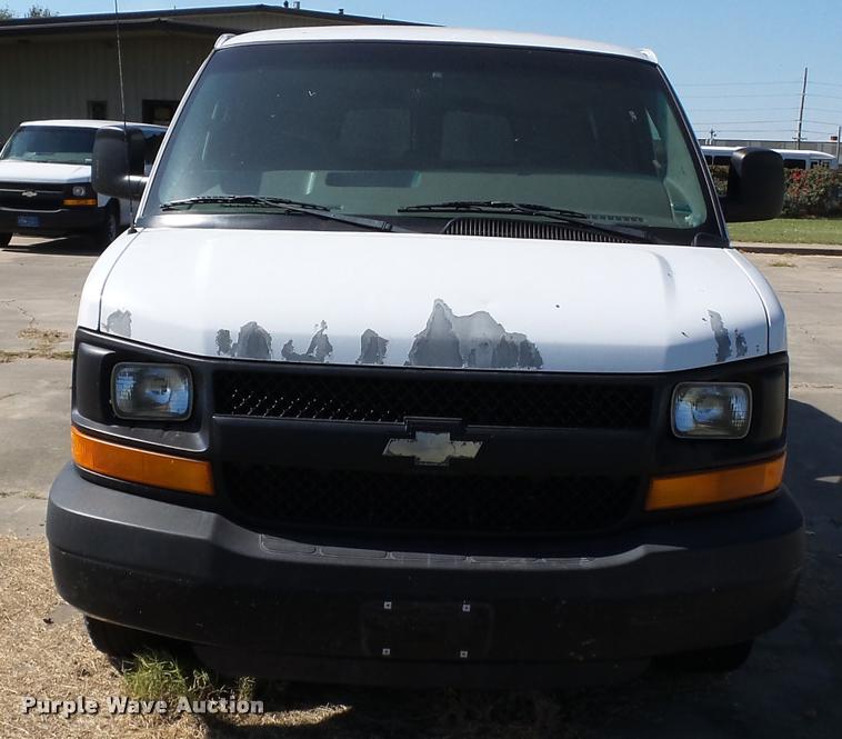 image for item K3466 2006 Chevrolet Express 3500 van