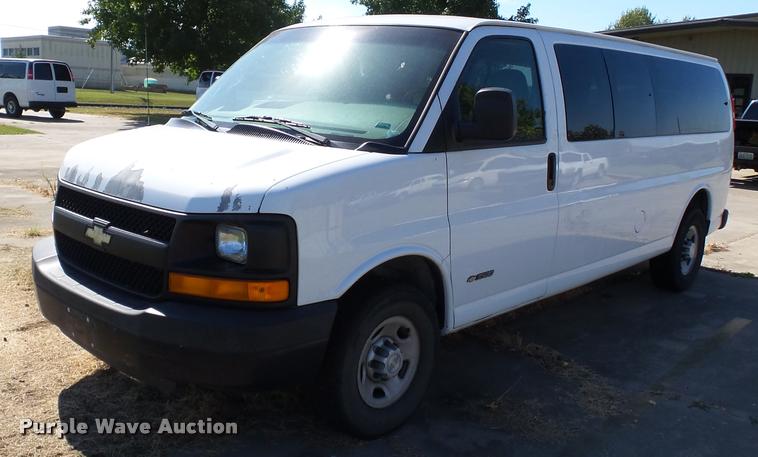 image for item K3466 2006 Chevrolet Express 3500 van