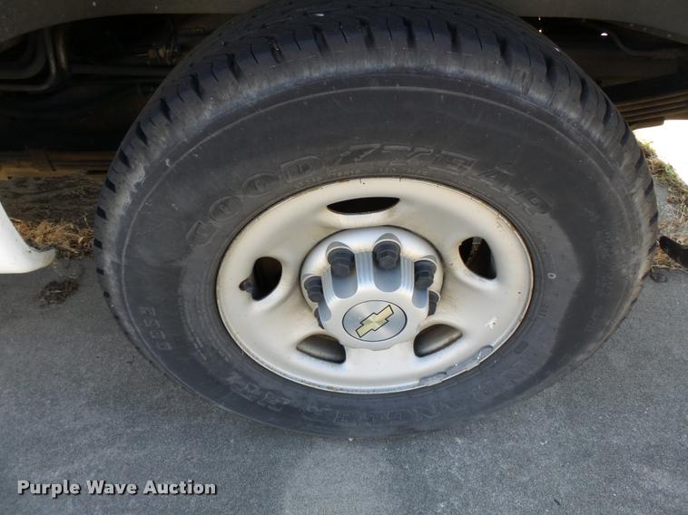 image for item K3466 2006 Chevrolet Express 3500 van