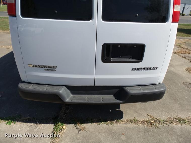 image for item K3466 2006 Chevrolet Express 3500 van
