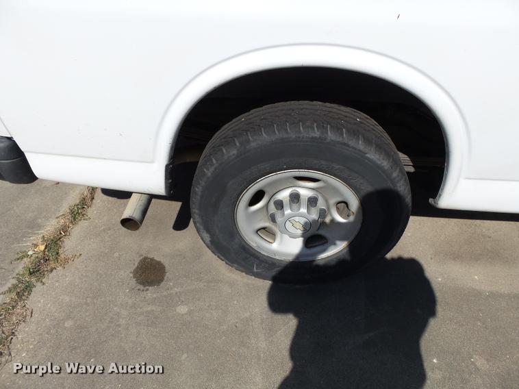 image for item K3466 2006 Chevrolet Express 3500 van