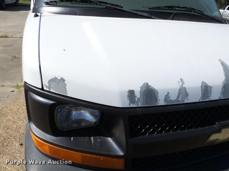 image for item K3466 2006 Chevrolet Express 3500 van
