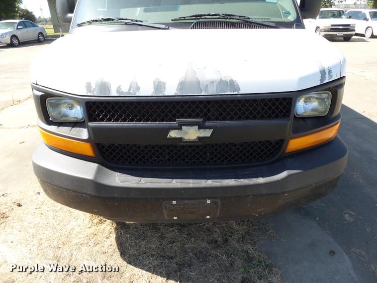 image for item K3466 2006 Chevrolet Express 3500 van