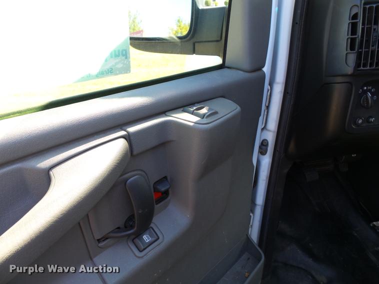 image for item K3466 2006 Chevrolet Express 3500 van