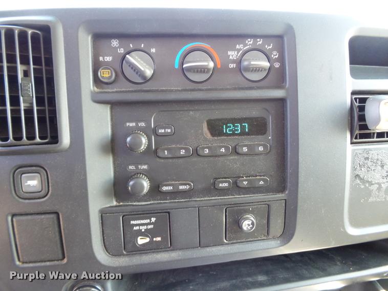 image for item K3466 2006 Chevrolet Express 3500 van