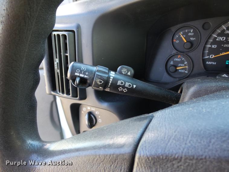 image for item K3466 2006 Chevrolet Express 3500 van