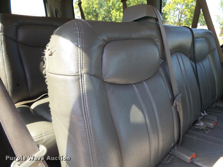 image for item K3466 2006 Chevrolet Express 3500 van