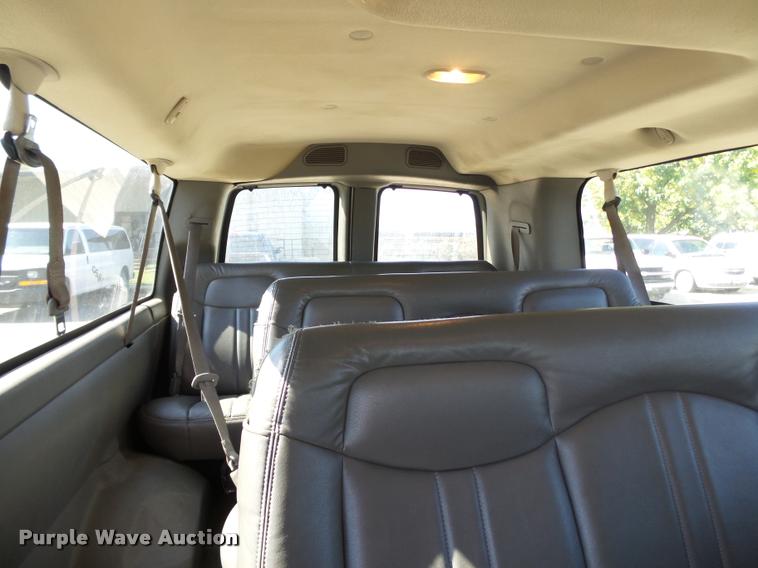image for item K3466 2006 Chevrolet Express 3500 van