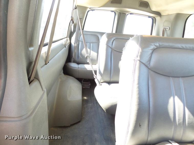 image for item K3466 2006 Chevrolet Express 3500 van