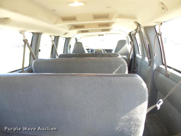 image for item K3466 2006 Chevrolet Express 3500 van
