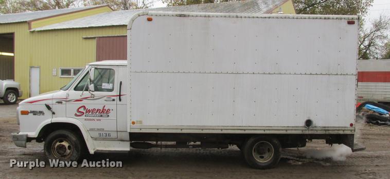 image for item K4222 1995 Chevrolet C30HD delivery van