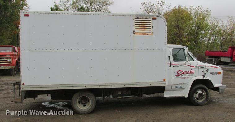image for item K4222 1995 Chevrolet C30HD delivery van