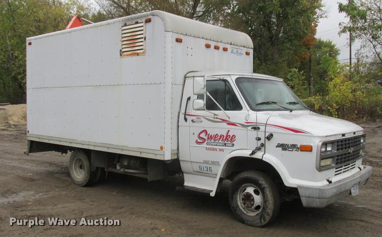 image for item K4222 1995 Chevrolet C30HD delivery van