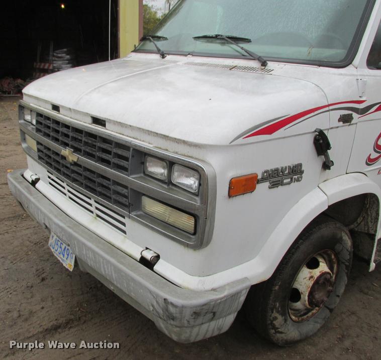 image for item K4222 1995 Chevrolet C30HD delivery van
