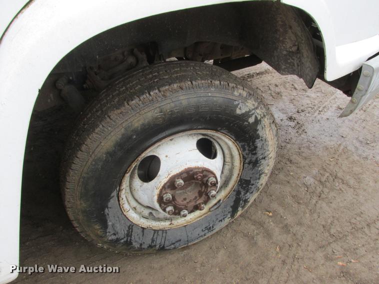 image for item K4222 1995 Chevrolet C30HD delivery van