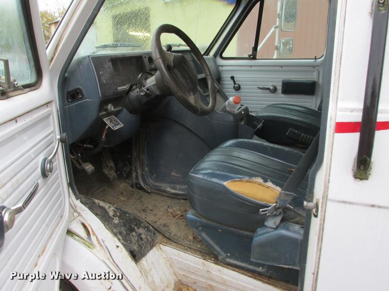 image for item K4222 1995 Chevrolet C30HD delivery van