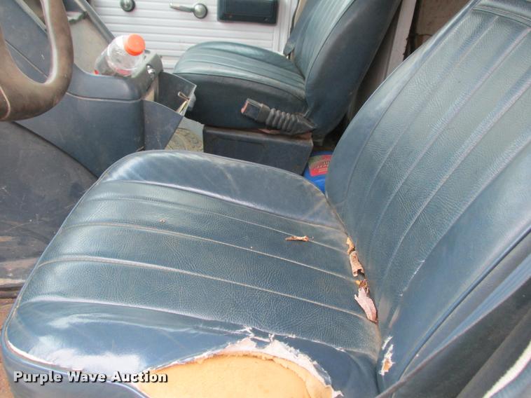 image for item K4222 1995 Chevrolet C30HD delivery van