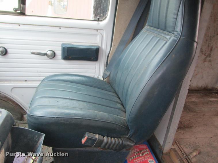 image for item K4222 1995 Chevrolet C30HD delivery van