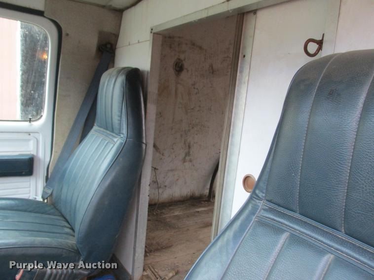 image for item K4222 1995 Chevrolet C30HD delivery van