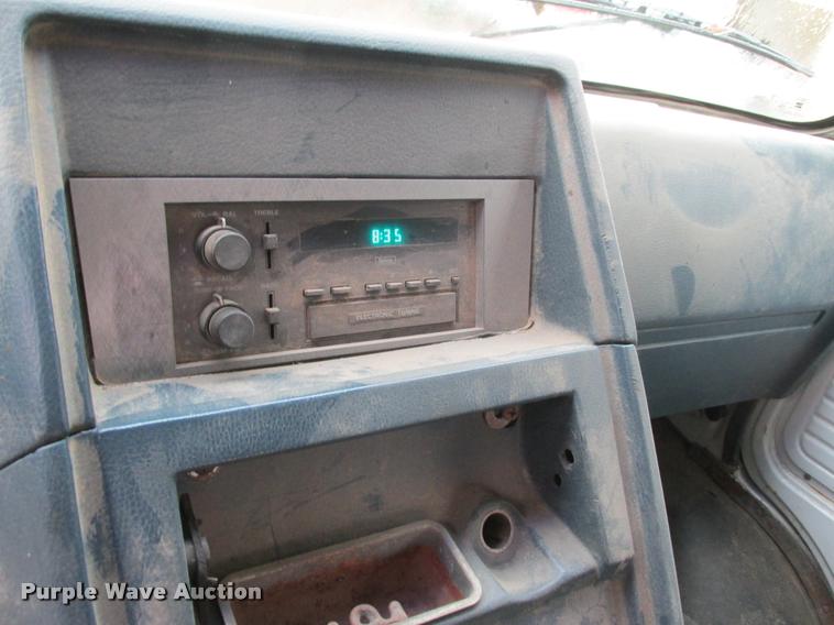 image for item K4222 1995 Chevrolet C30HD delivery van