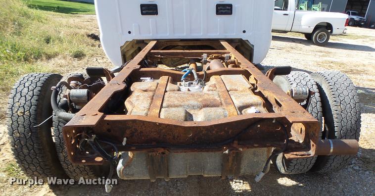 image for item K5658 1999 Ford F350 Super Duty pickup truck cab and chassis