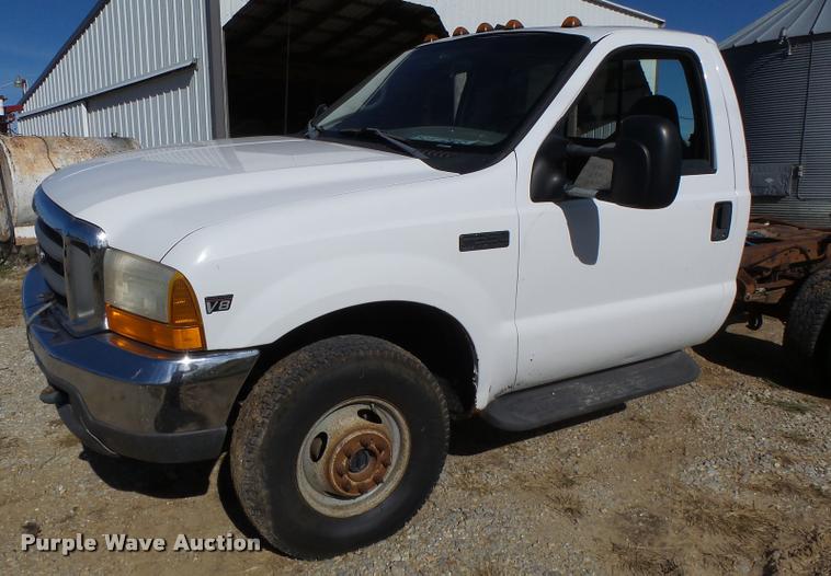 image for item K5658 1999 Ford F350 Super Duty pickup truck cab and chassis