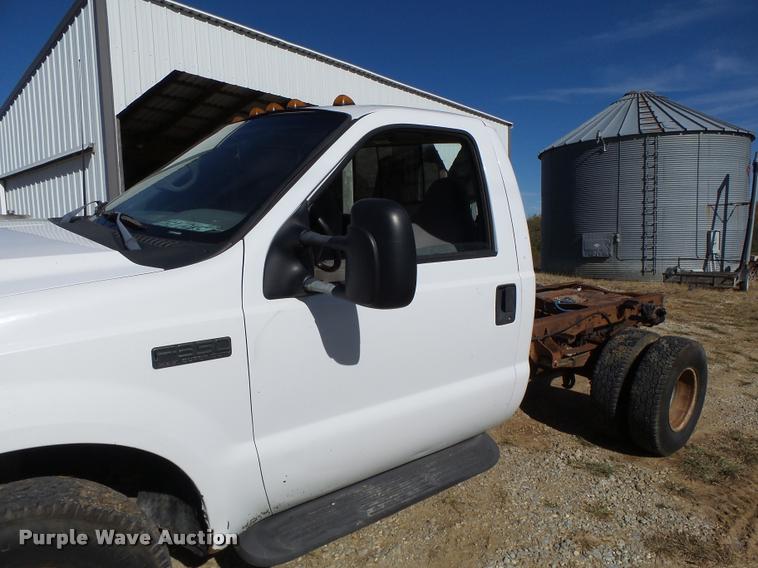 image for item K5658 1999 Ford F350 Super Duty pickup truck cab and chassis